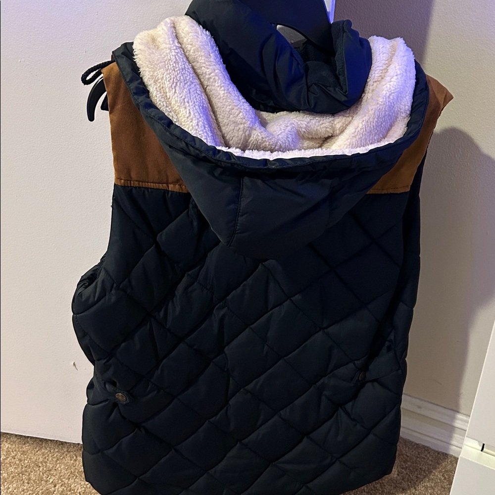 H&M Puffer Vest w/ removable fleece
Lined hood - Picture 3 of 3